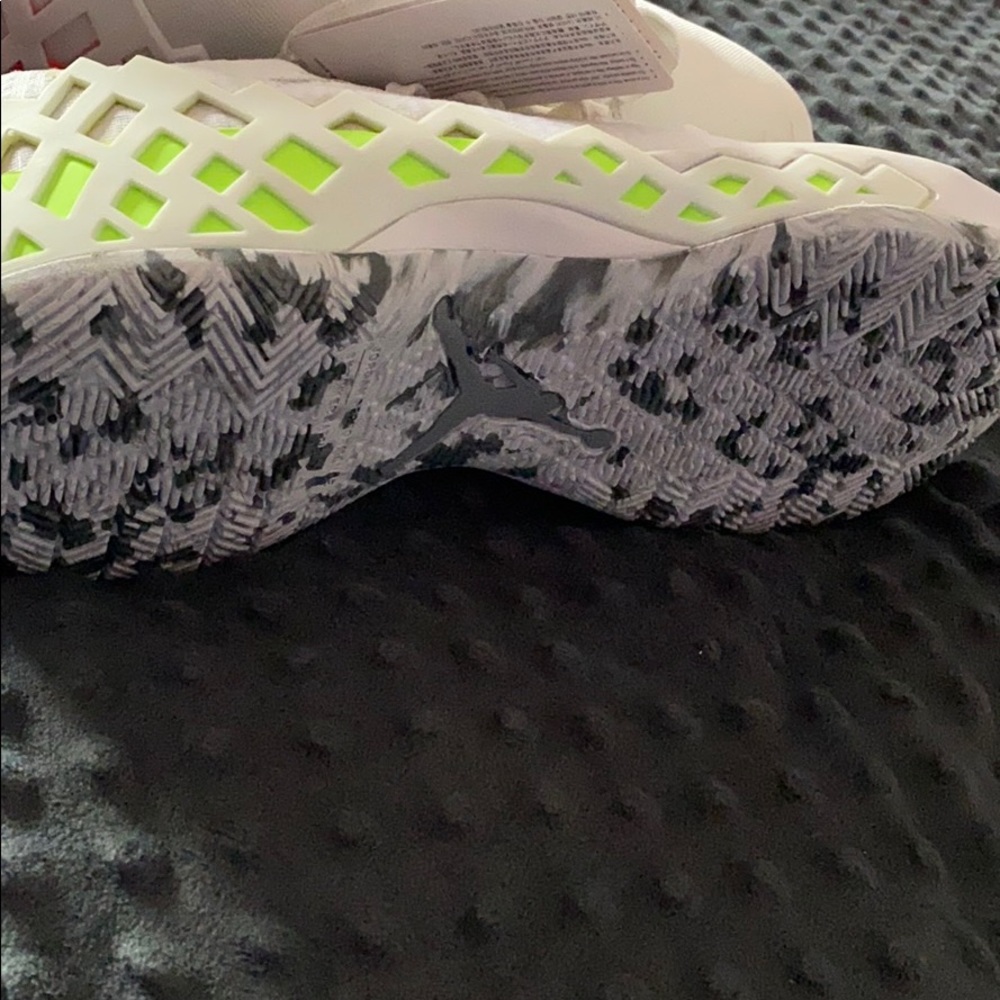 Jordan sneakers - Picture 10 of 16